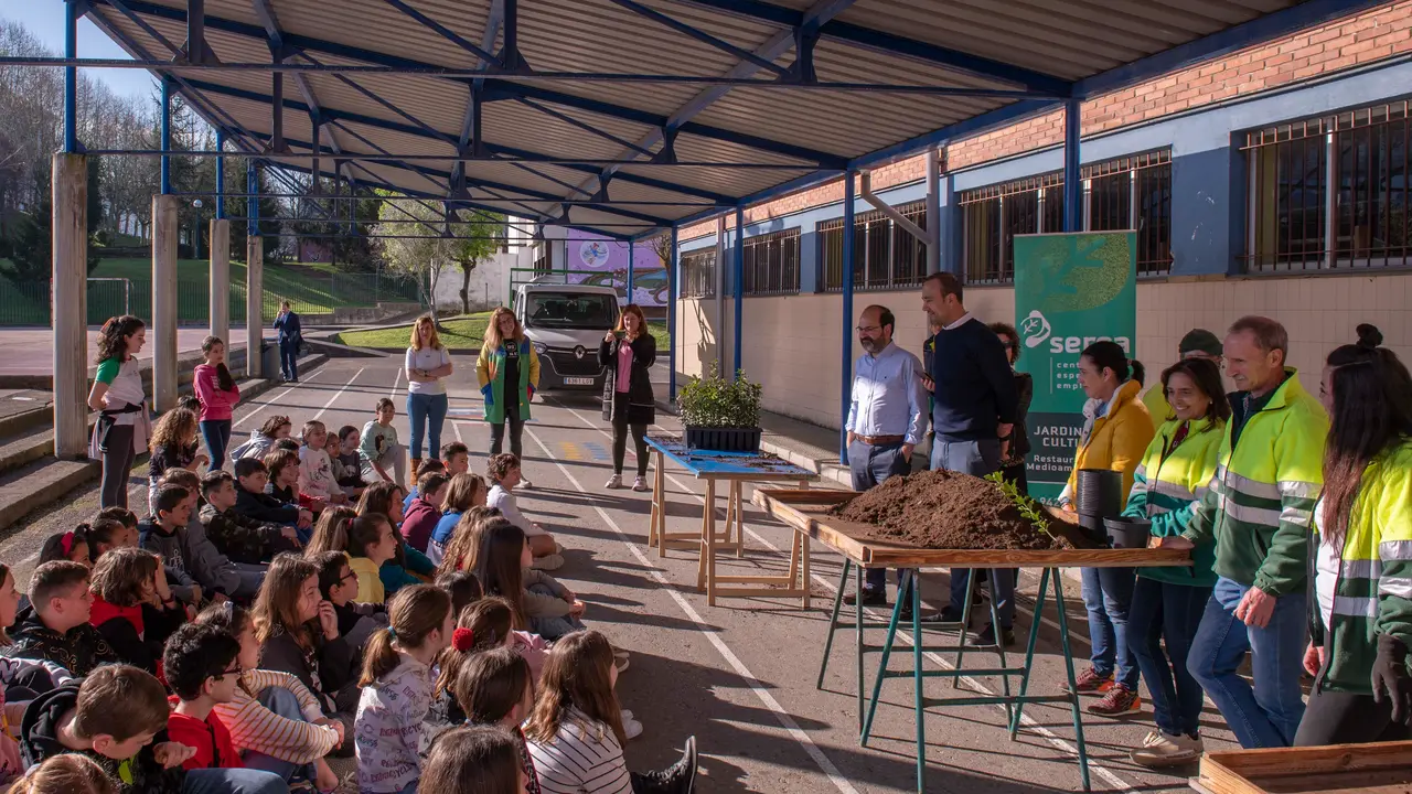 Actividad en el colegio Jos&eacute; Luis Hidalgo por el D&iacute;a del &Aacute;rbol