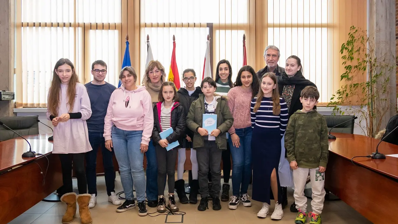 Pleno del Consejo de la Infancia y la Adolescencia, con asistencia de la alcaldesa y varios concejales