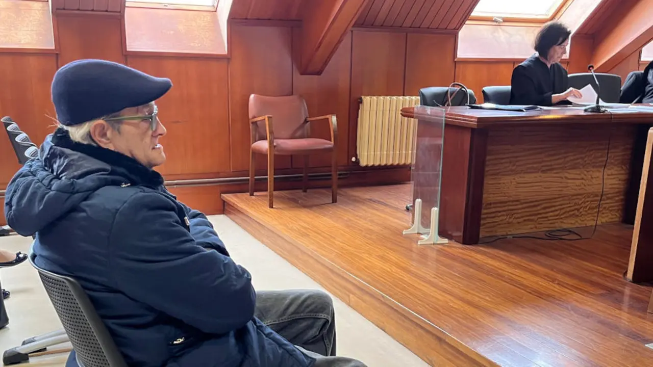 El 'pederasta de Astillero' en el juicio celebrado en la Audiencia Provincial como acusado por el intento de agredir sexualmente a una menor de 10 años en Santander