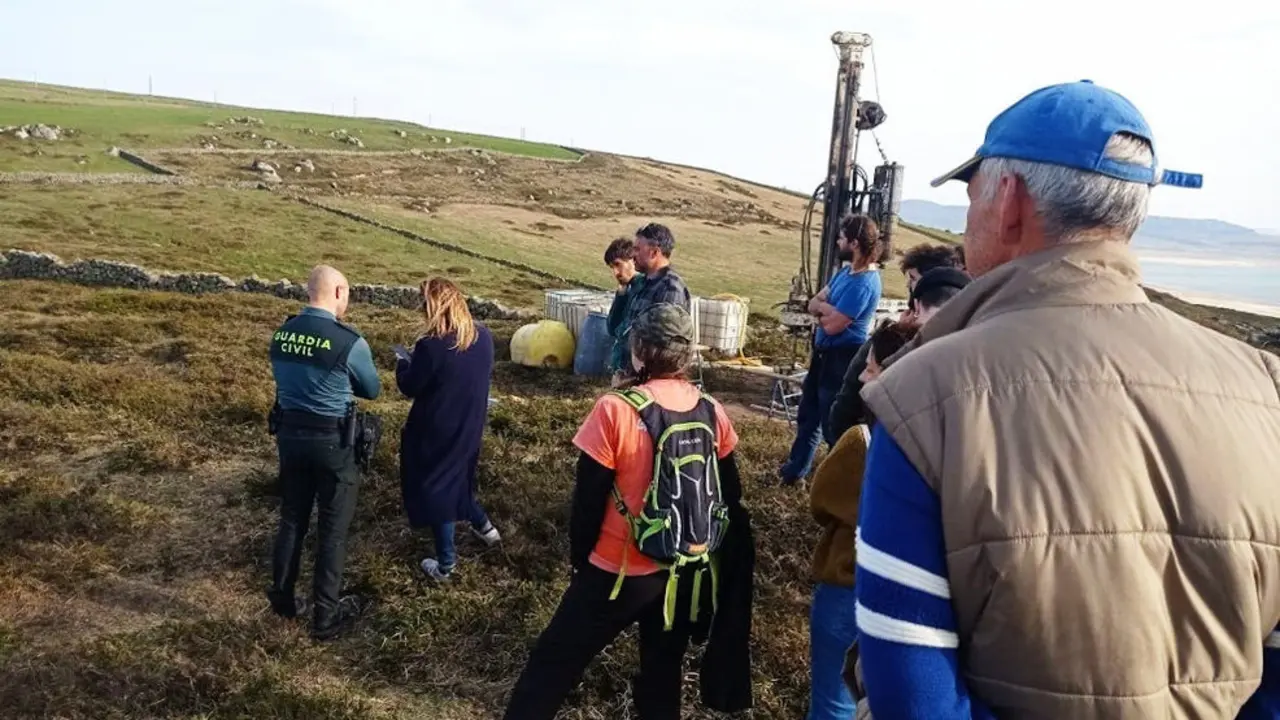 Vecinos paralizan y denuncian prospecciones ilegales para el parque eólico de El Escudo