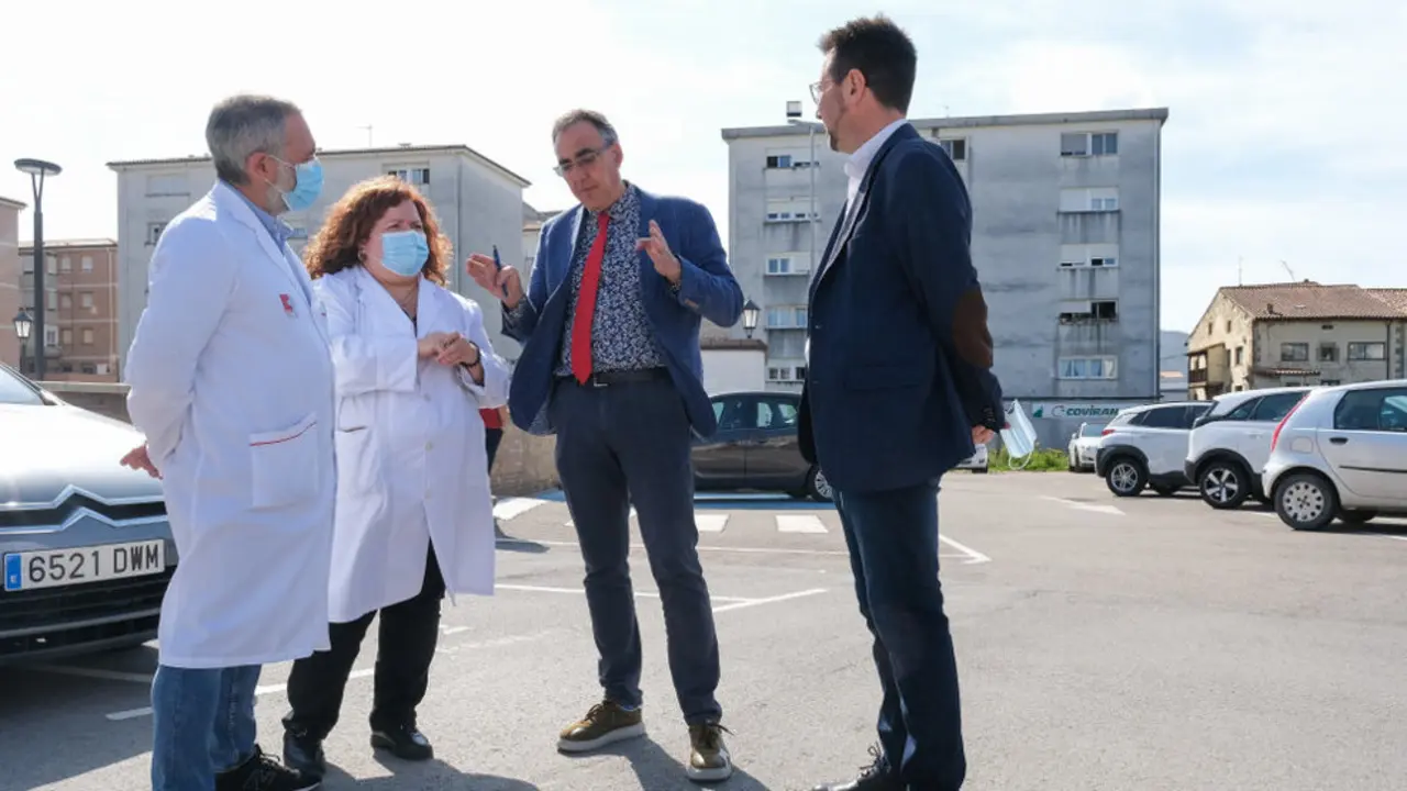 El consejero de Sanidad, Raúl Pesquera, visita el centro de salud Doctor López Albo de Colindres