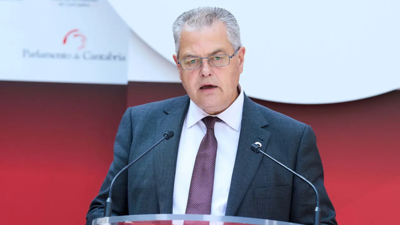 El presidente del Parlamento de Cantabria, Joaquín Gómez