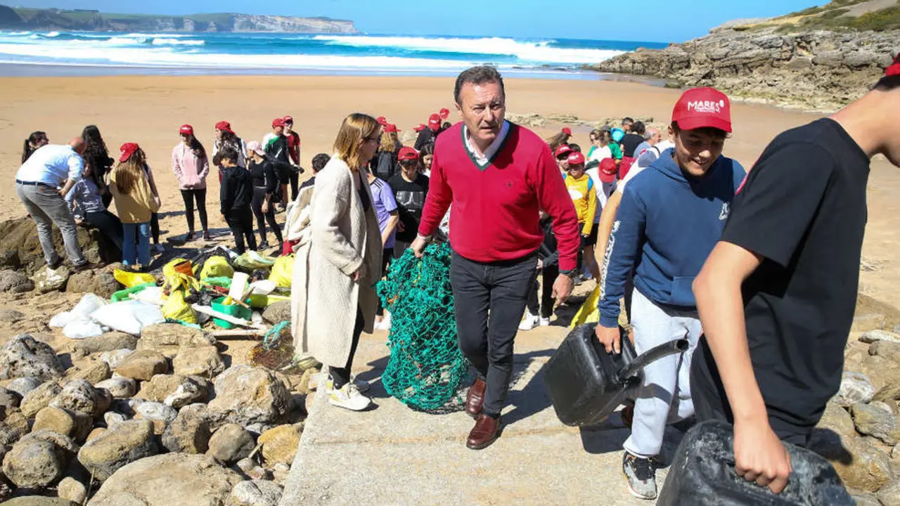 El proyecto Mares Circulares recoge más de 3.000 kilos de residuos en los últimos seis años en Cantabria