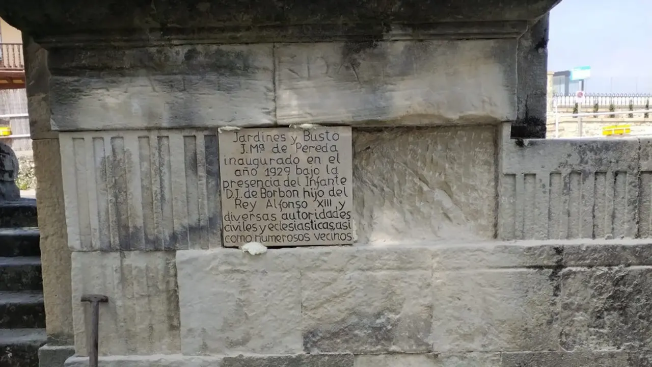 Imagen de la placa escrita junto al monumento