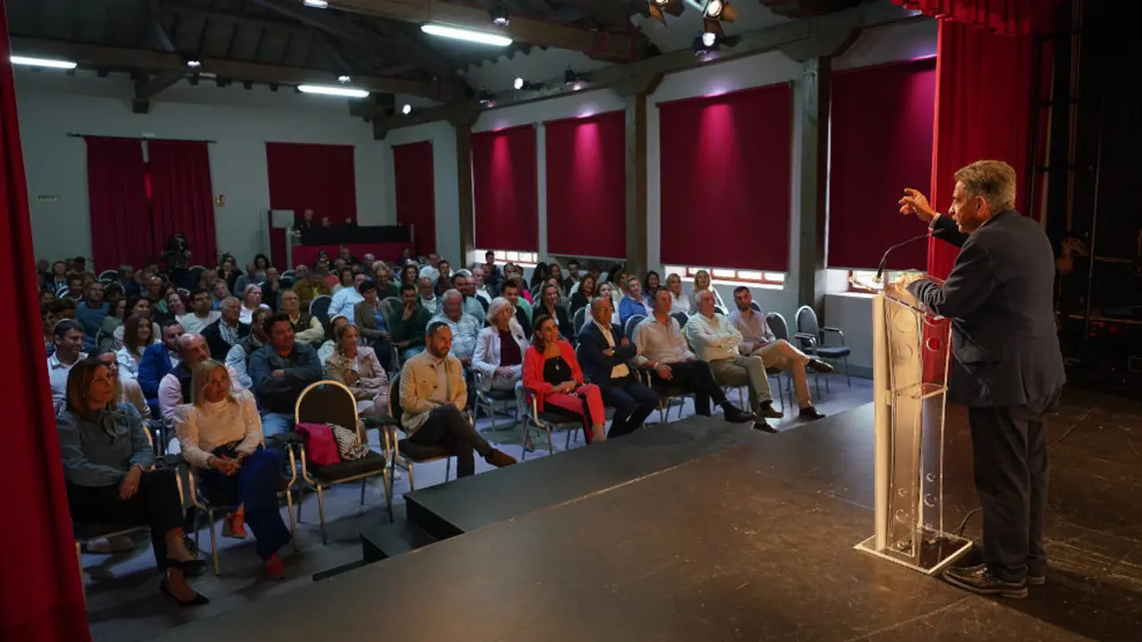 Revilla en la presentación de los candidatos del PRC a las alcaldías de Trasmiera