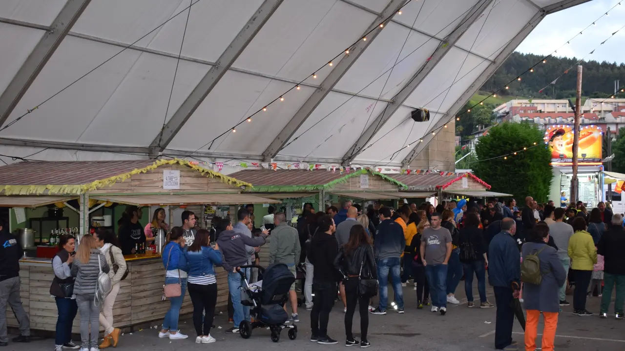 Inauguraci&oacute;n de la Feria de D&iacute;a de las Fiestas de San Antonio en Renedo.- Archivo