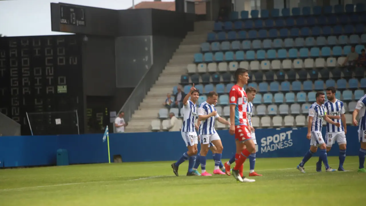 Altadil celebrando un gol en El Malec&oacute;n
