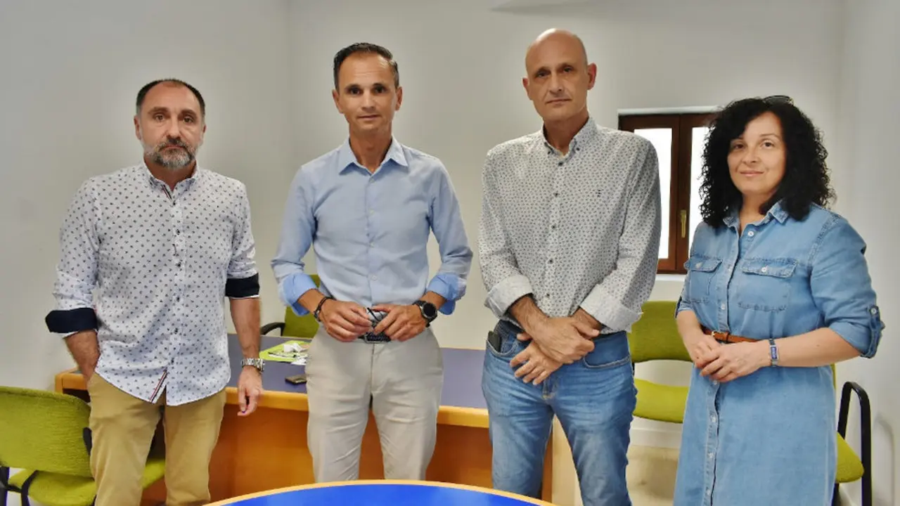 Firma del acuerdo de Gobierno entre PP y PRC en Los Corrales de Buelna