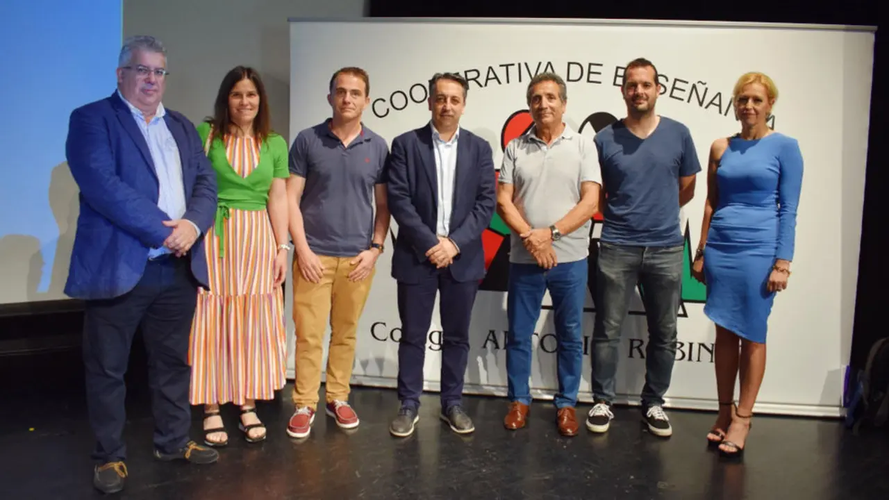 Presentaci&oacute;n del programa 'Tutor&iacute;a entre iguales' de lucha contra la violencia y acoso escolar, al que se sumar&aacute; el pr&oacute;ximo curso el colegio Antonio Robinet de Vio&ntilde;o de Pi&eacute;lagos