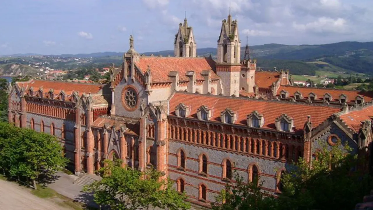 La Fundaci&oacute;n Comillas ha sido condenada a readmitir a las tres trabajadoras como personal fijo