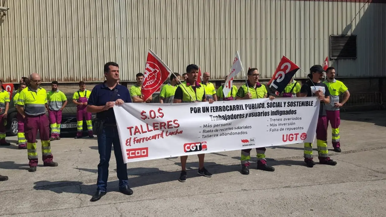 Concentraci&oacute;n de protesta de sindicatos de Renfe