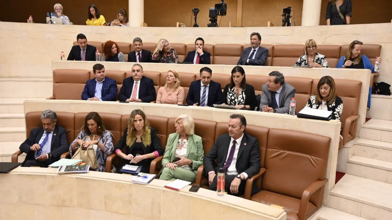 Diputados de PP, PRC y Vox en el Hemiciclo durante la segunda sesi&oacute;n del debate de investidura