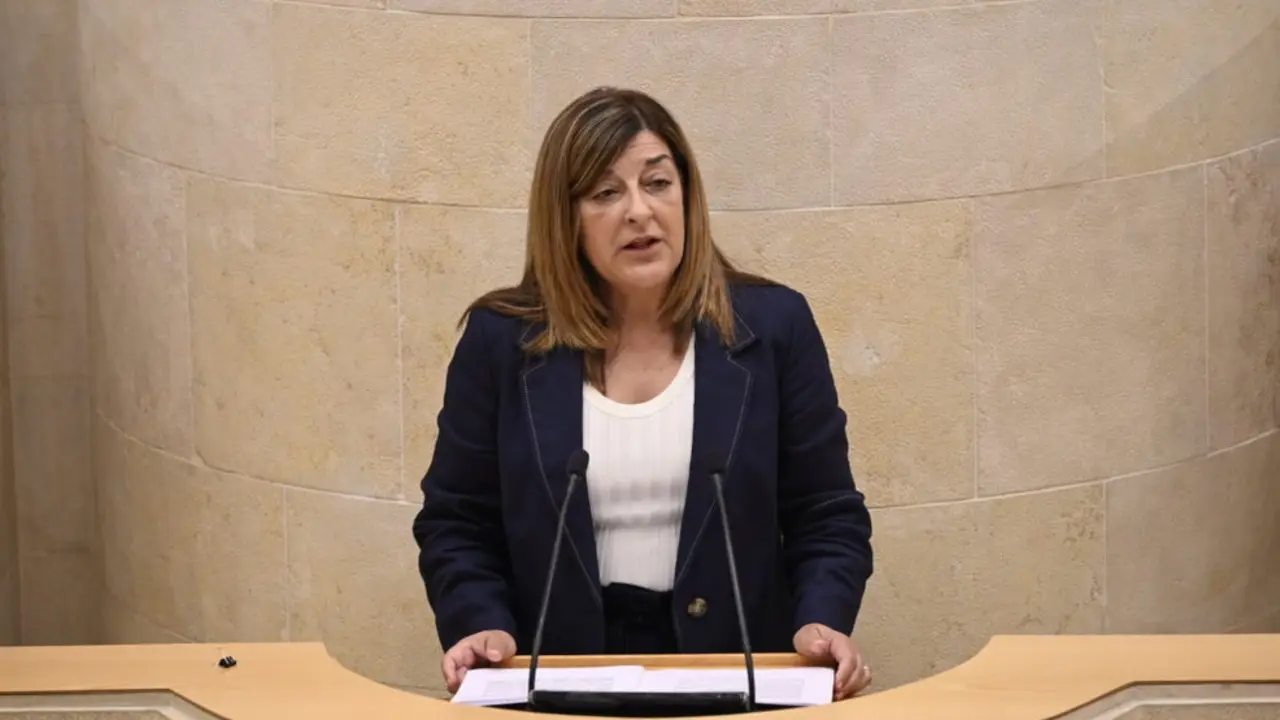 La l&iacute;der del PP, Mar&iacute;a Jos&eacute; S&aacute;enz de Buruaga, en su primera intervenci&oacute;n en el debate de investidura