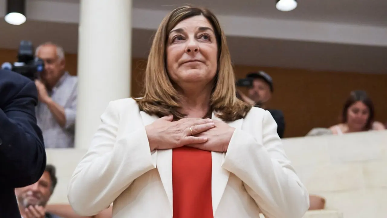 La popular Mar&iacute;a Jos&eacute; S&aacute;enz de Buruaga en su sesi&oacute;n de investidura como presidenta de Cantabria