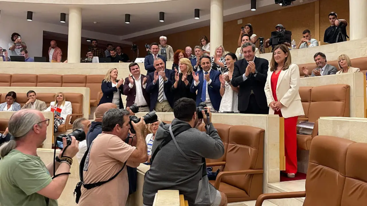 Mar&iacute;a Jos&eacute; S&aacute;enz de Buruaga, tras ser elegida presidenta de Cantabria en el pleno de investidura | Foto- edc