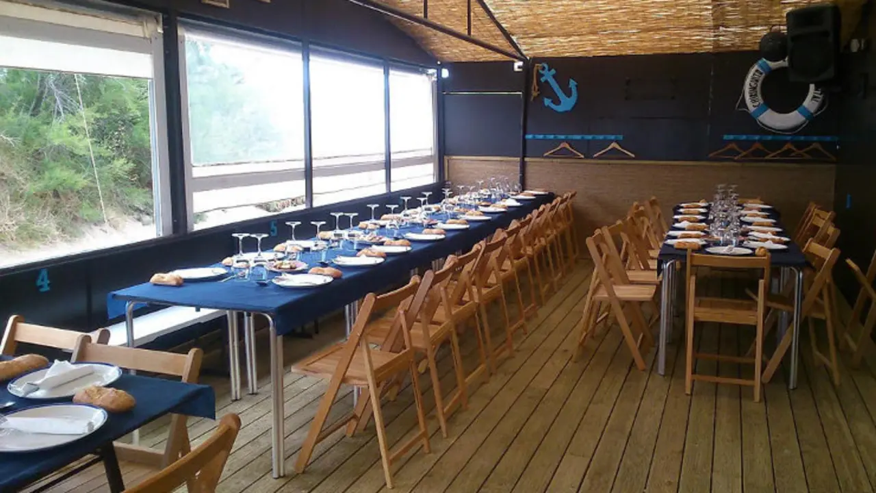 Interior del chiringuito de El Puntal | Foto- Facebook