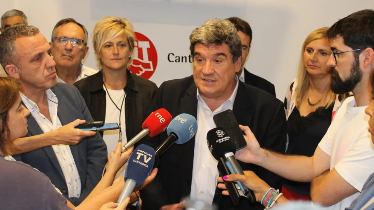 El ministro de Inclusi&oacute;n, Seguridad Social y Migraciones, Jos&eacute; Luis Escriv&aacute;, tras su encuentro con UGT en Cantabria | Foto- edc