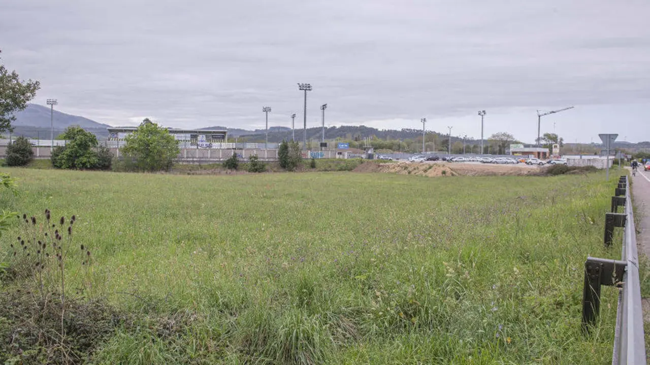 Terrenos donde se ejecutar&aacute; el nuevo aparcamiento en Tanos