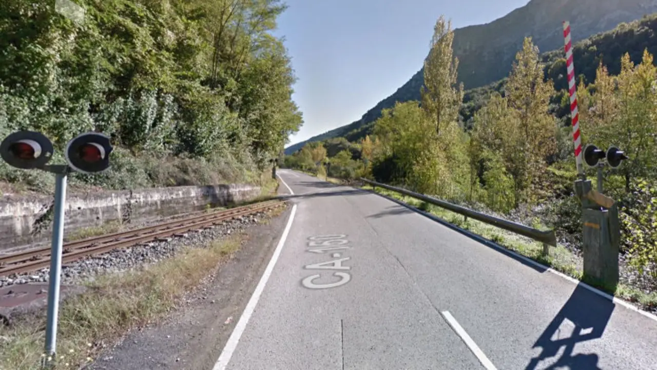 Paso a nivel en la CA-150 en Ramales de la Victoria