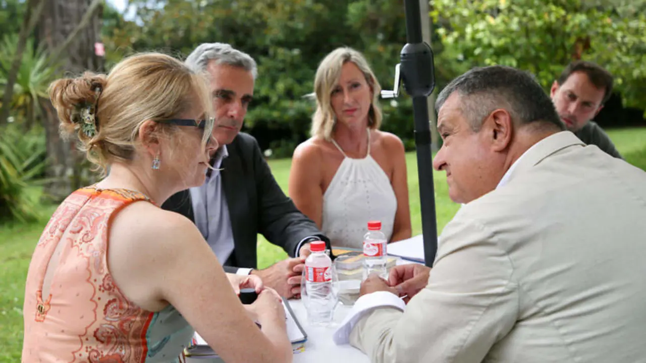 La consejera de Turismo, Eva Guillermina Fern&aacute;ndez, y el presidente de la AEHC, Javier Bedia