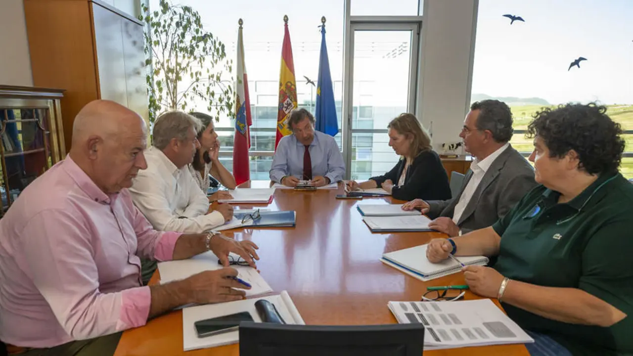 Reuni&oacute;n con el consejero Pablo Palencia
