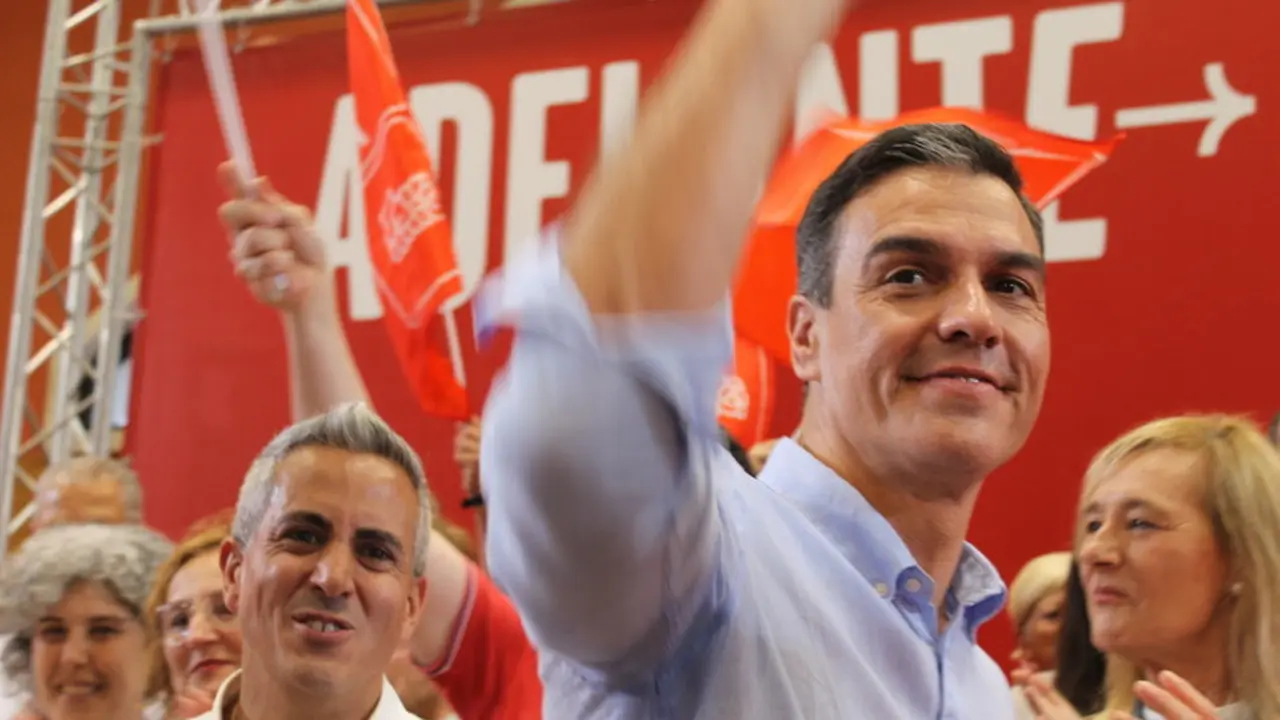 El secretario general del PSOE, Pedro S&aacute;nchez, al inicio del acto en Santander | Foto- edc