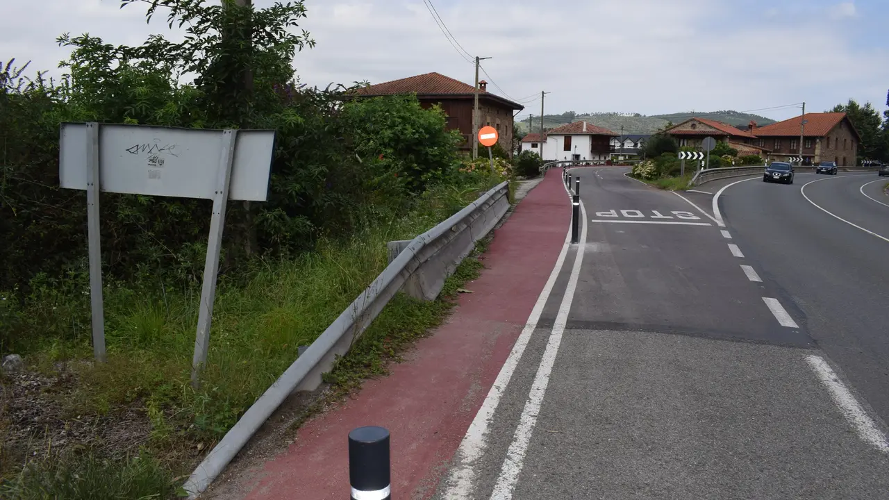 Carreteras y carril peatonal en Pi&eacute;lagos