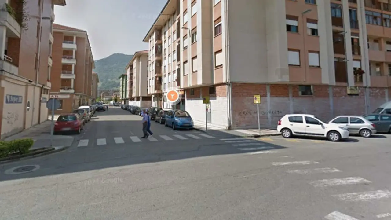 Calle Pe&ntilde;as Arriba de Los Corrales de Buelna | Foto- Google Maps