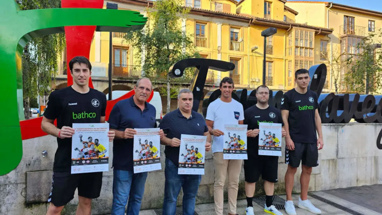 Presentaci&oacute;n del XI Torneo Nacional de balonmano Ayuntamiento de Torrelavega