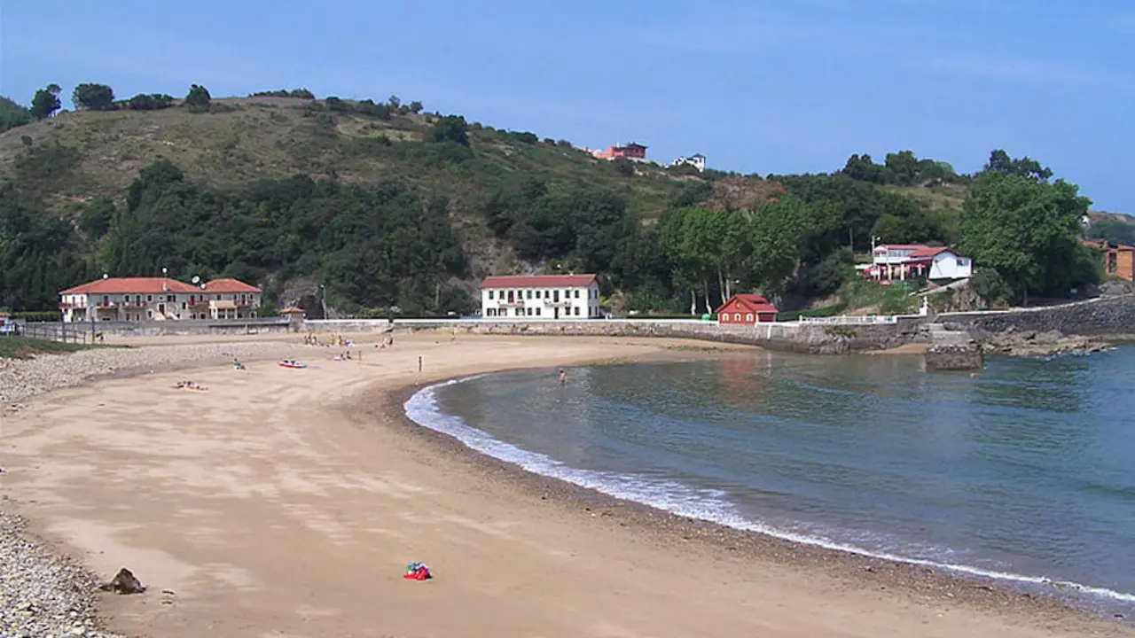 Playa de D&iacute;cido | Foto- Turismo de Cantabria