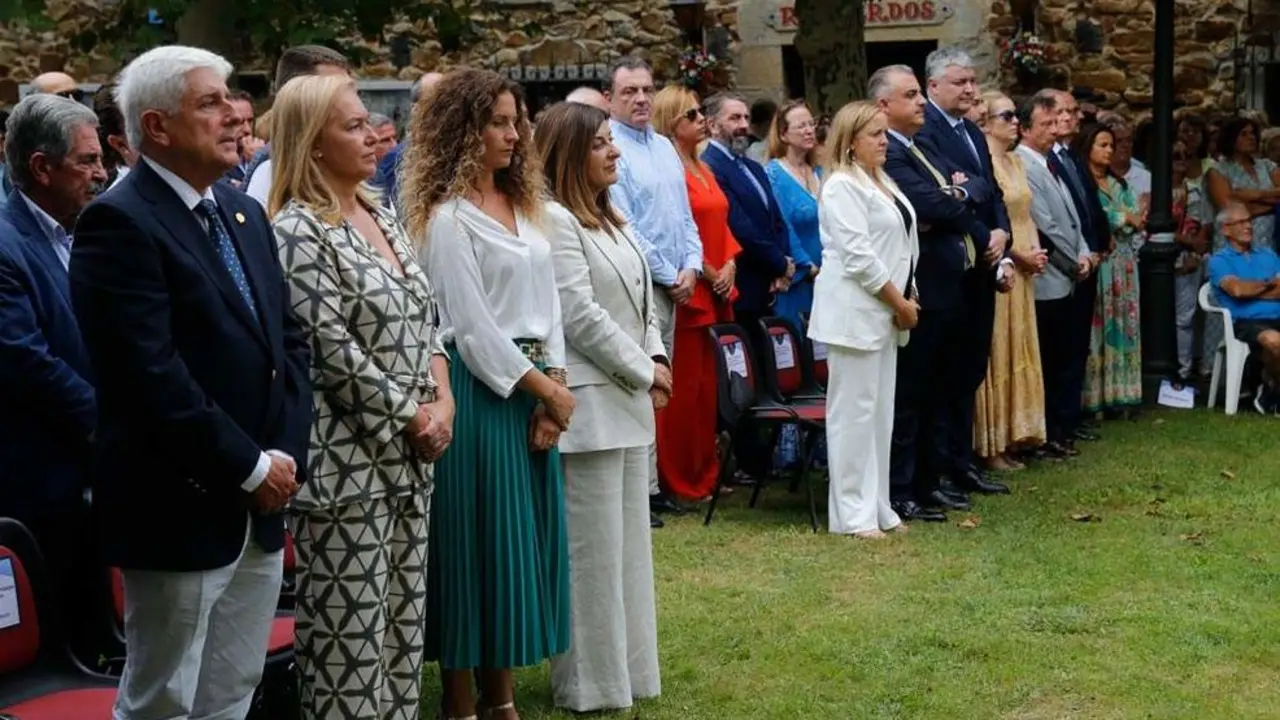 La presidenta de Cantabria, Mar&iacute;a Jos&eacute; S&aacute;enz de Buruaga (centro), asiste a los actos por la Bien Aparecida | Foto- Gobierno de Cantabria