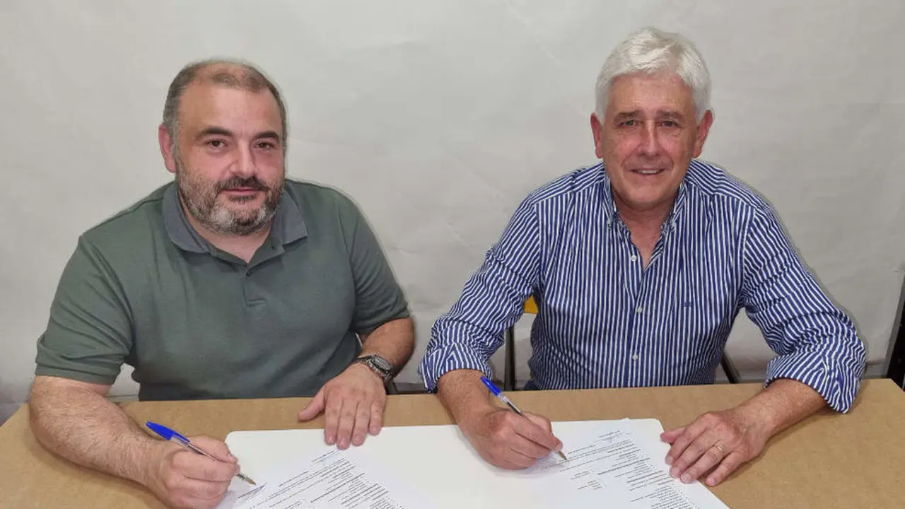 Juan Manuel Diez y Patricio Mart&iacute;nez firman su pacto de Gobierno el 16 de junio | Foto- PRC Ampuero
