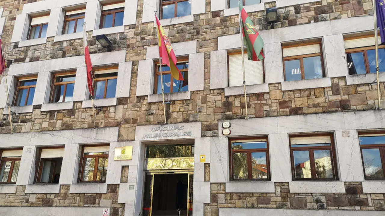 Fachada de la sede del edificio municipal de la Plaza Baldomero Iglesias