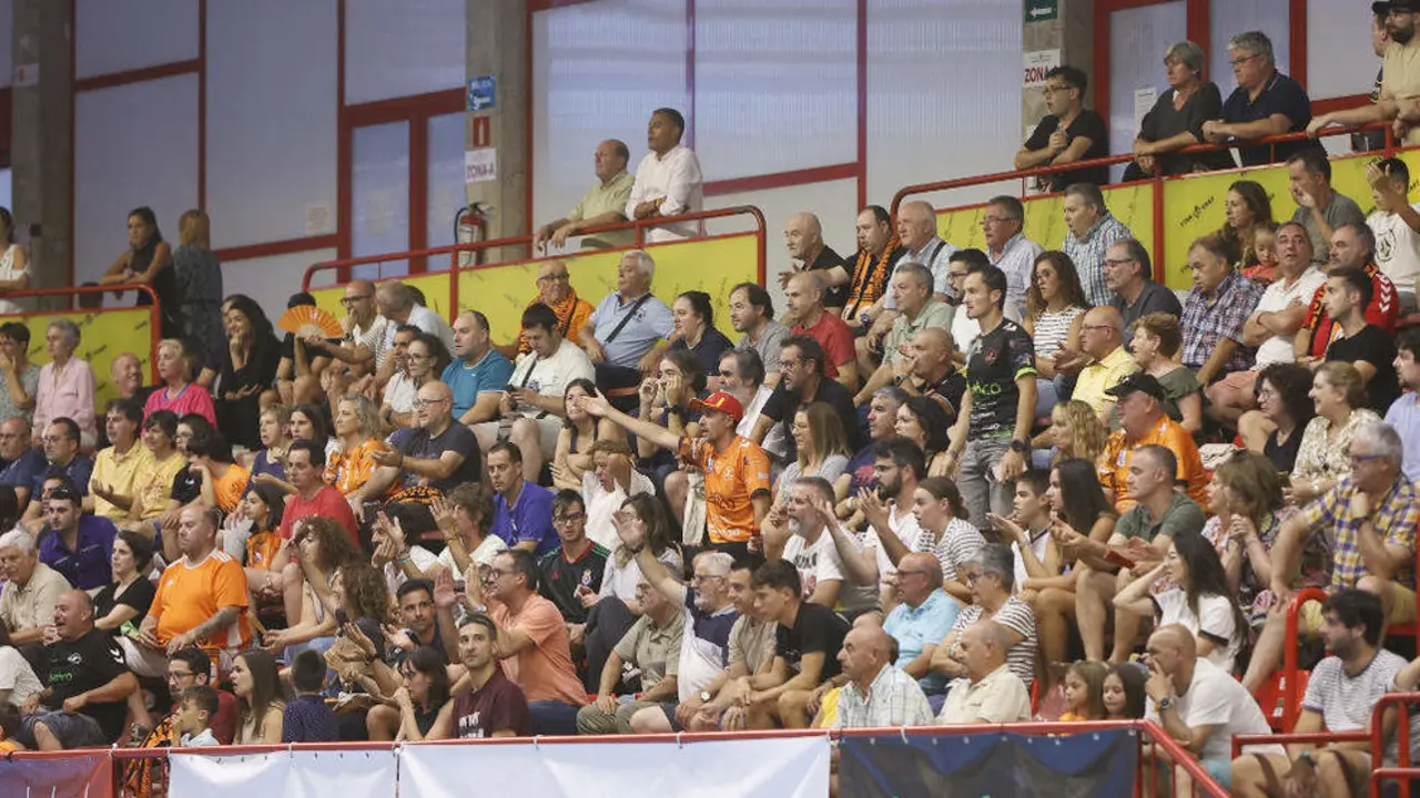 Aficionados del Bathco en el Vicente Trueba