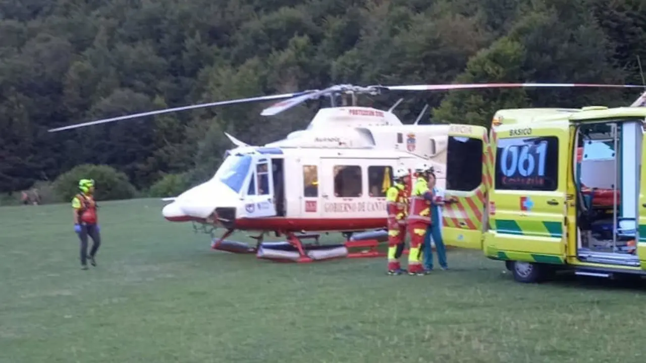 Herida grave una conductora tras salirse de la calzada en Espinama