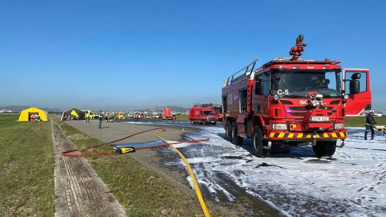 Simulacro de accidente en el aeropuerto Seve Ballesteros