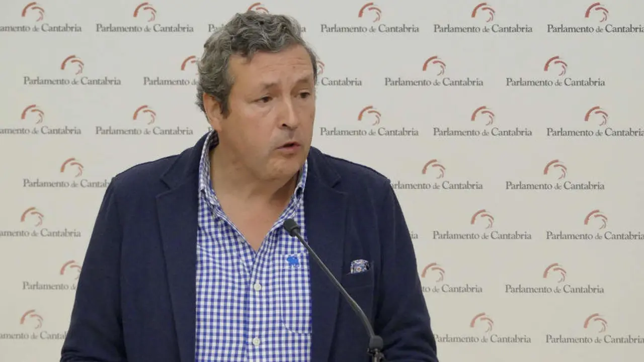 El diputado del PP en el Parlamento de Cantabria y senador auton&oacute;mico, &Iacute;&ntilde;igo Fern&aacute;ndez