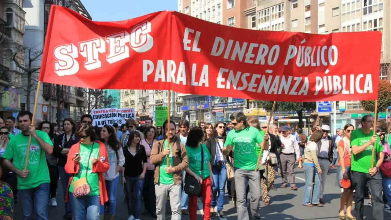 Manifestaci&oacute;n de STEC en favor de la ense&ntilde;anza p&uacute;blica