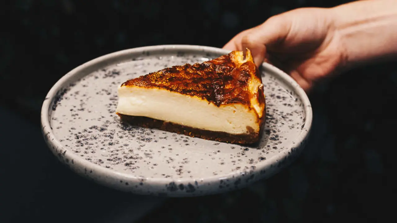 Tarta de queso de Cadelo, uno de los restaurantes reconocidos como nuevos 'Soletes'