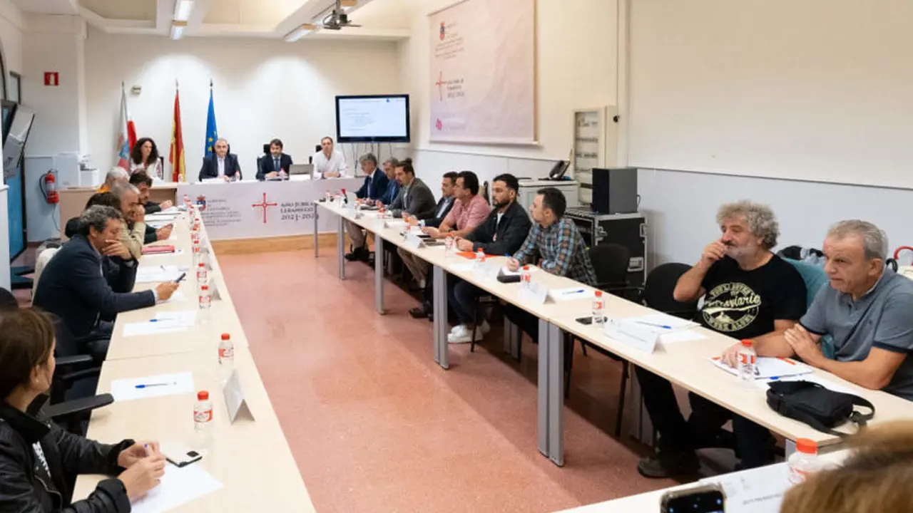 Reuni&oacute;n de la Mesa del Ferrocarril en la estaci&oacute;n de autobuses de Santander