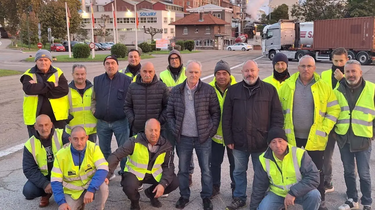 Piquete en la cantera de Solvay en el quinto d&iacute;a de huelga
