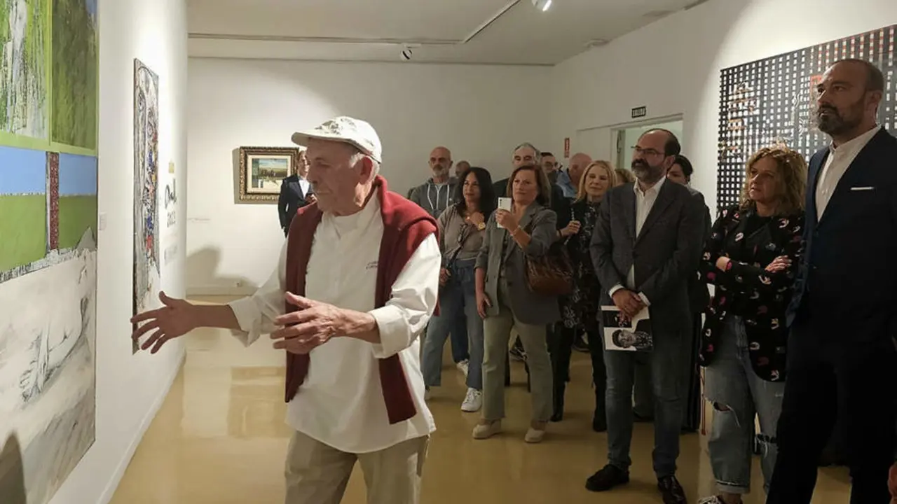 Roberto Orallo inaugura su exposici&oacute;n en la Casa de Cultura