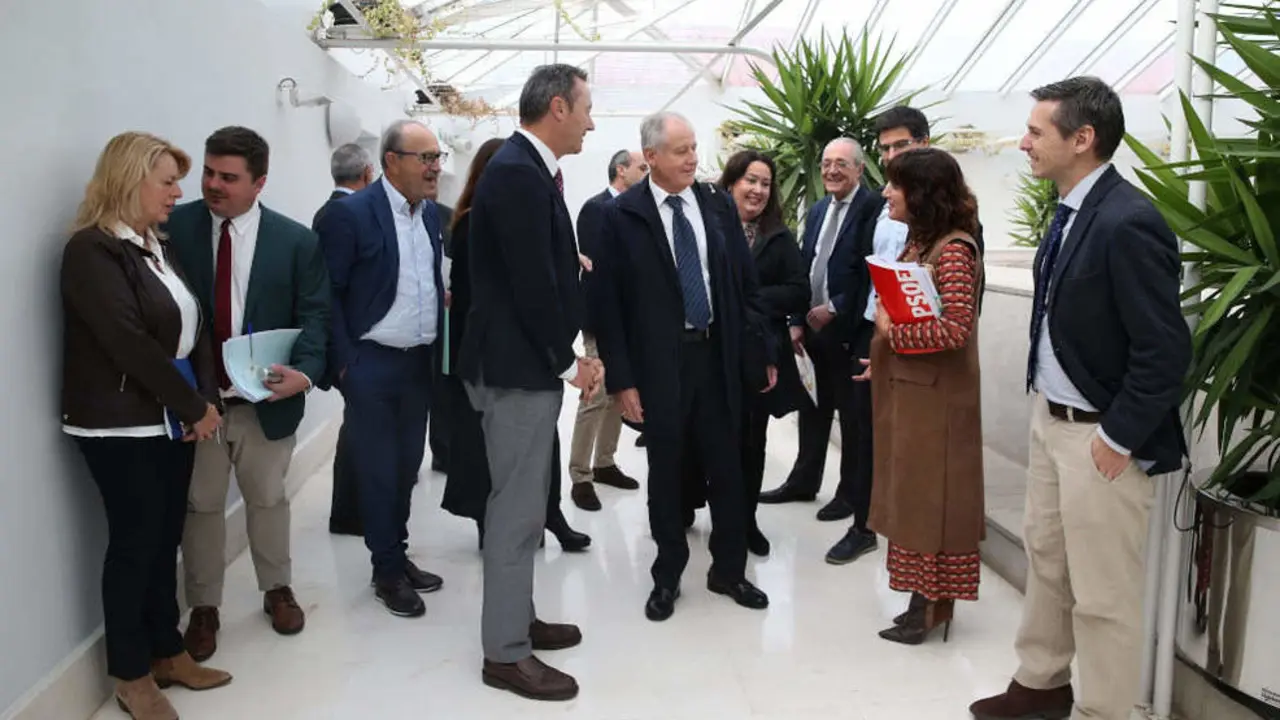 El consejero de Industria, Empleo, Innovaci&oacute;n y Comercio, Eduardo Arasti, comparece ante la Comisi&oacute;n de Econom&iacute;a, Hacienda y Fondos Europeos para informar sobre el proyecto de presupuestos de su departamento para 2024