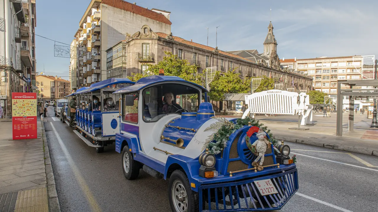 Tren tur&iacute;stico en Torrelavega