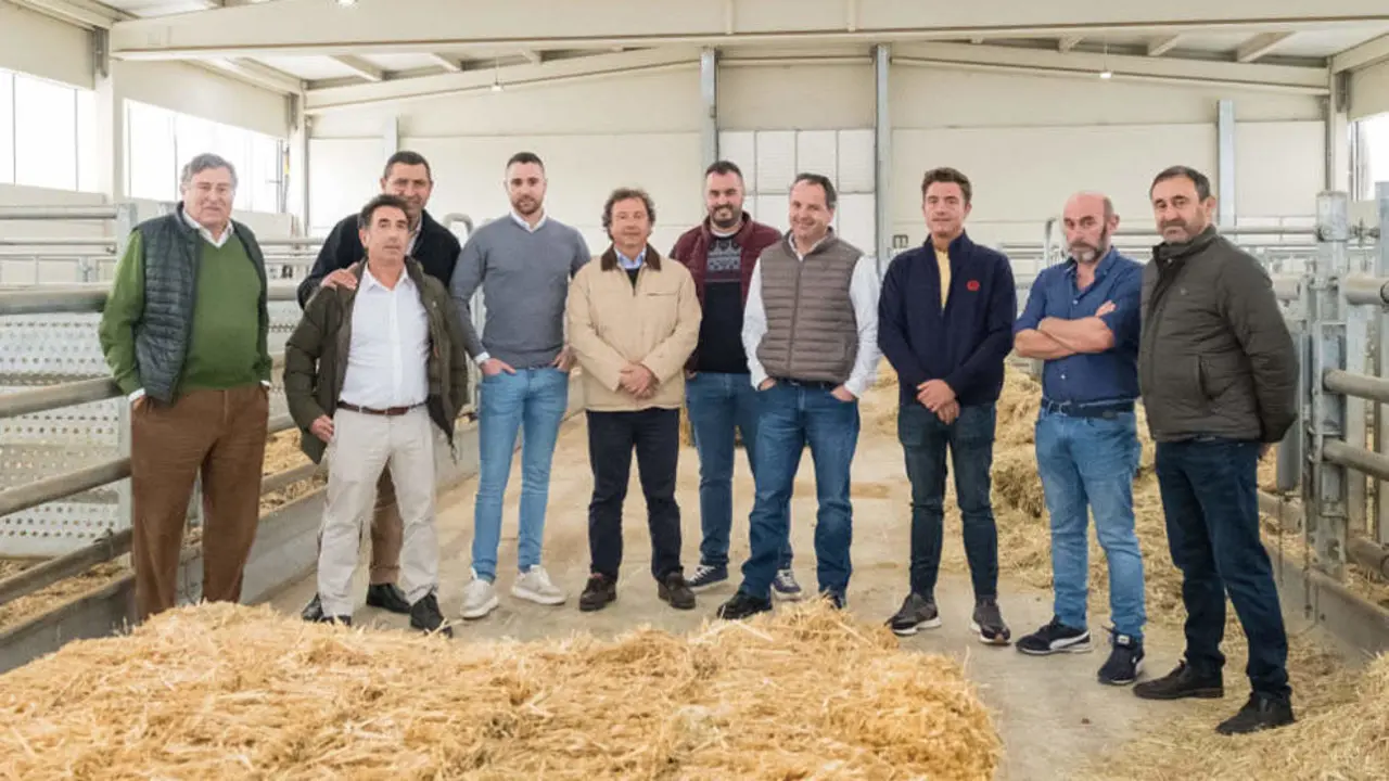 El consejero de Desarrollo Rural, Ganader&iacute;a, Pesca y Alimentaci&oacute;n, Pablo Palencia, visita Ganados Presmanes, en Galizano