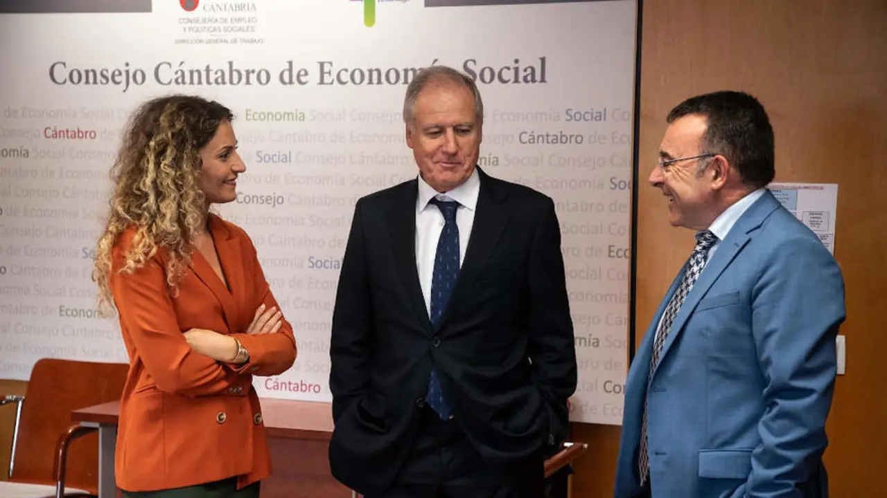  La delegada del Gobierno en Cantabria, Ainoa Qui&ntilde;ones; el consejero de Industria, Eduardo Arasti, y el director territorial de la Inspecci&oacute;n de Trabajo y Seguridad Social, Miguel &Aacute;ngel G&aacute;lvez