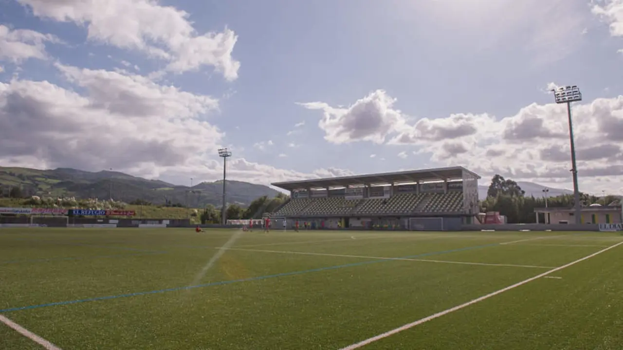 Campo de f&uacute;tbol de Santa Ana, en Tanos