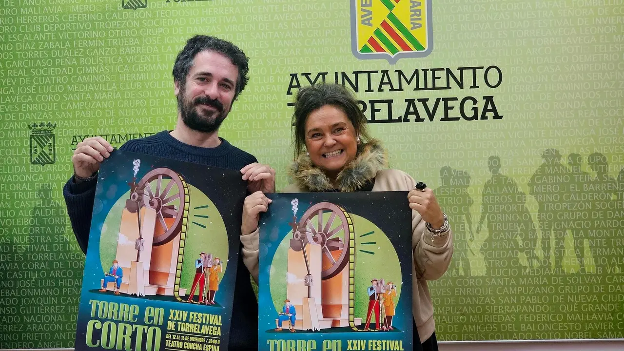 La concejala de Cultura, Esther V&eacute;lez, y Samuel Rodr&iacute;guez, en la presentaci&oacute;n del festival 'Torre en Corto'