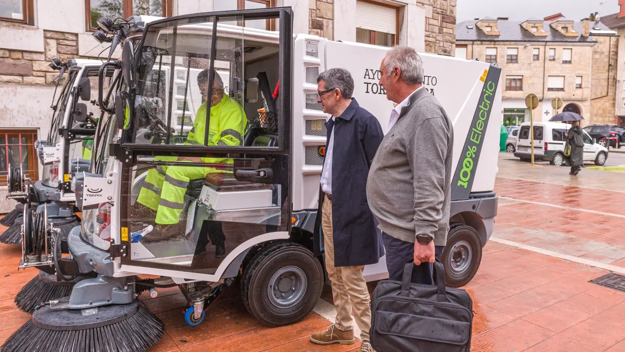 El Servicio de Limpieza Viaria de Torrelavega incorporar&aacute; una m&aacute;quina barredora aspiradora