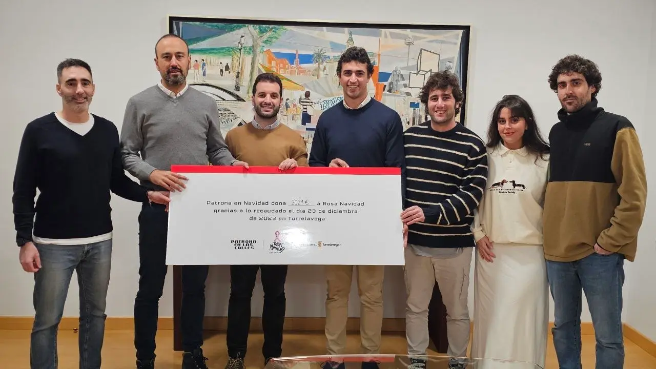 Entrega de la recaudaci&oacute;n solidaria del evento 'Patrona en Navidad' a la asociaci&oacute;n Rosa Navidad